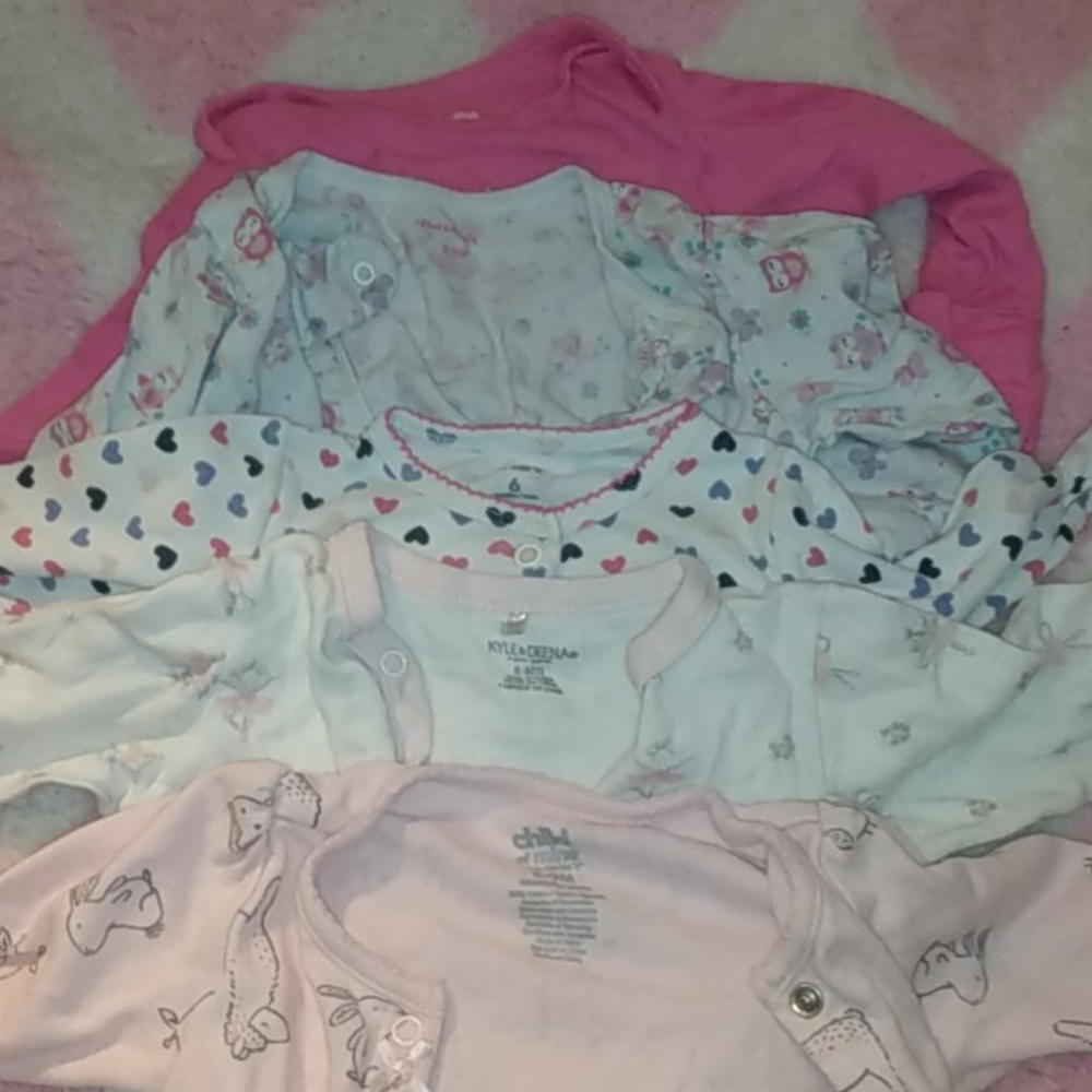 5 pack 3-9m old onsies.